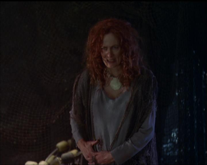 Charmed-Online_dot_net-5x01-2AWitchTail0405.jpg