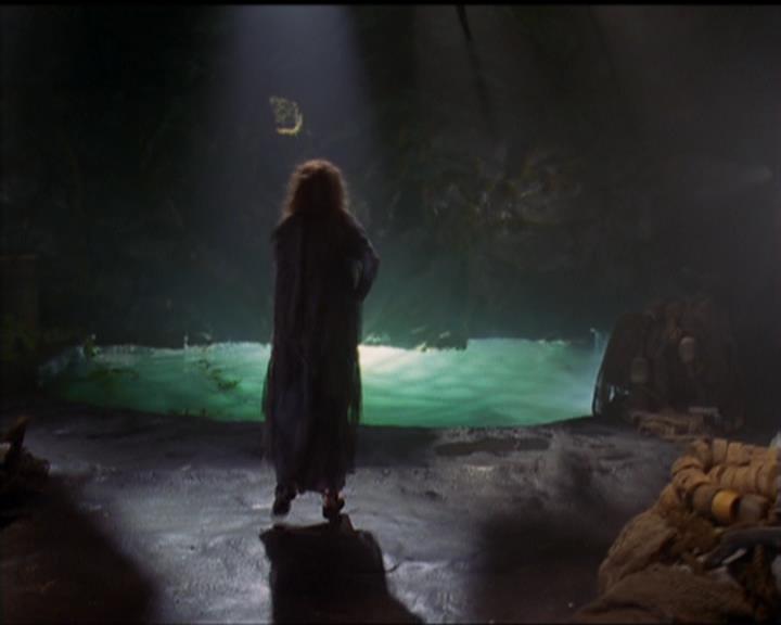 Charmed-Online_dot_net-5x01-2AWitchTail0435.jpg