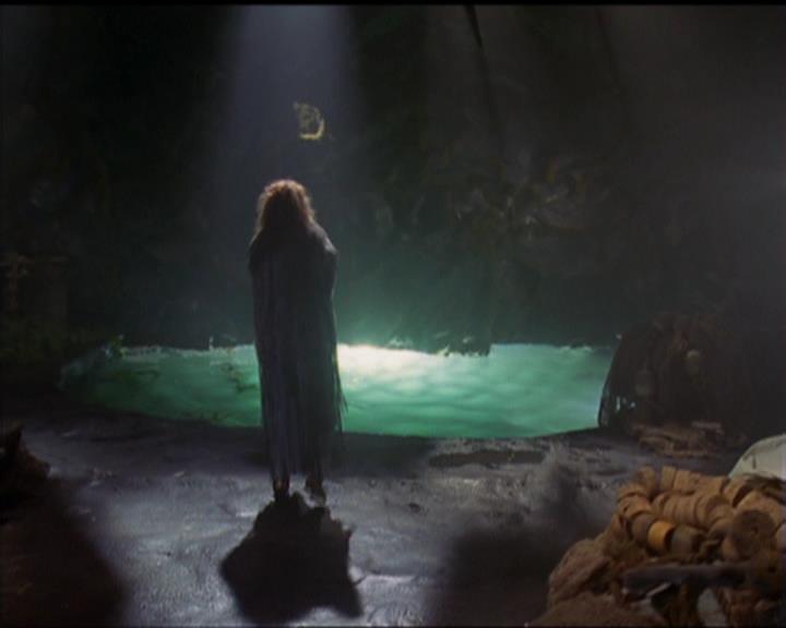 Charmed-Online_dot_net-5x01-2AWitchTail0436.jpg