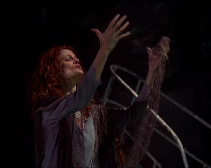 Charmed-Online_dot_net-5x01-2AWitchTail0451.jpg