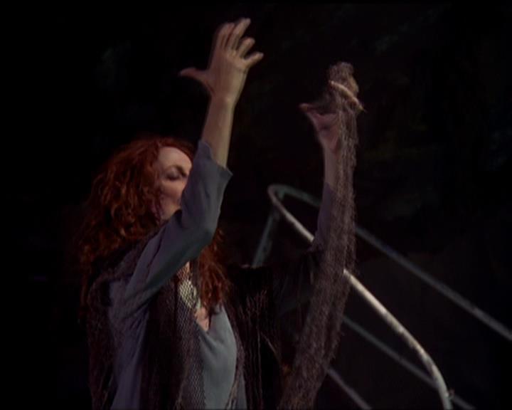 Charmed-Online_dot_net-5x01-2AWitchTail0452.jpg