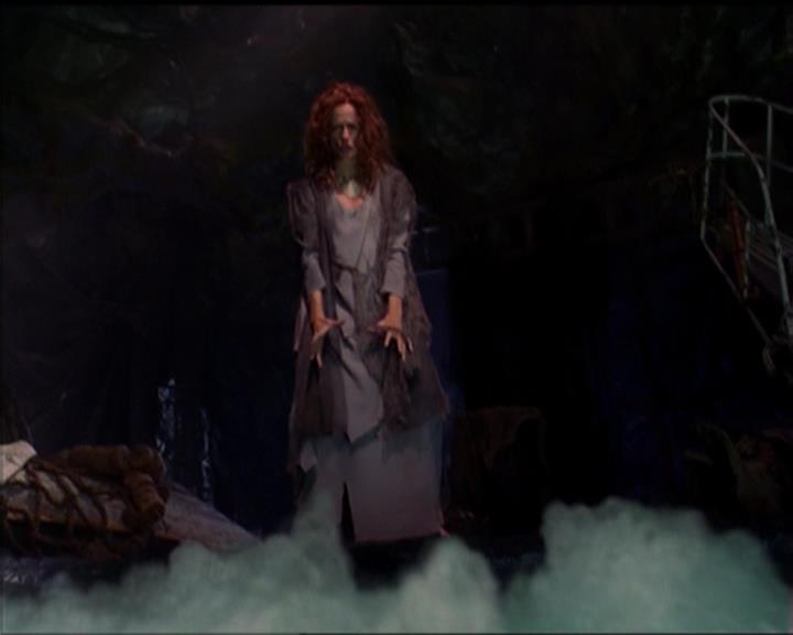 Charmed-Online_dot_net-5x01-2AWitchTail0455.jpg