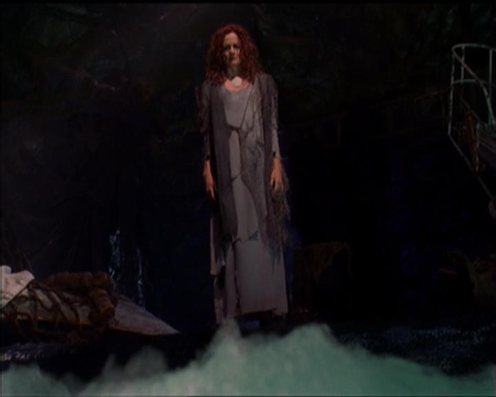 Charmed-Online_dot_net-5x01-2AWitchTail1106.jpg