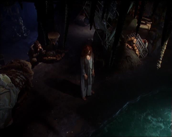 Charmed-Online_dot_net-5x01-2AWitchTail1108.jpg