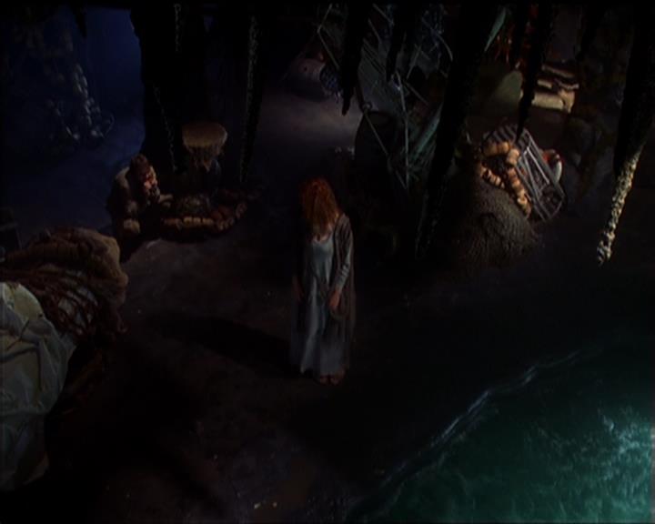 Charmed-Online_dot_net-5x01-2AWitchTail1110.jpg