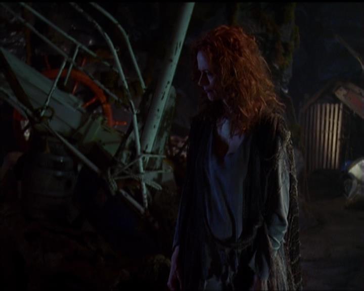 Charmed-Online_dot_net-5x01-2AWitchTail1112.jpg