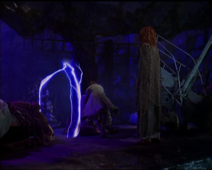 Charmed-Online_dot_net-5x01-2AWitchTail1116.jpg