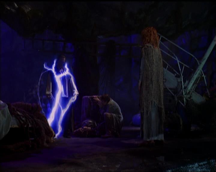 Charmed-Online_dot_net-5x01-2AWitchTail1118.jpg
