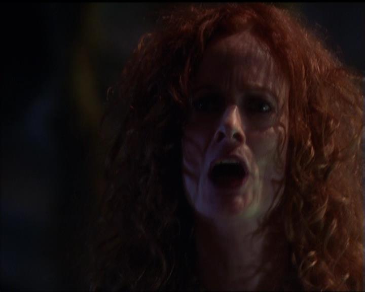 Charmed-Online_dot_net-5x01-2AWitchTail1153.jpg