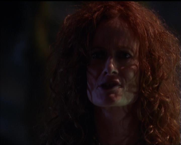 Charmed-Online_dot_net-5x01-2AWitchTail1155.jpg