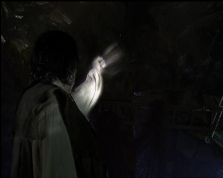 Charmed-Online_dot_net-5x01-2AWitchTail1172.jpg