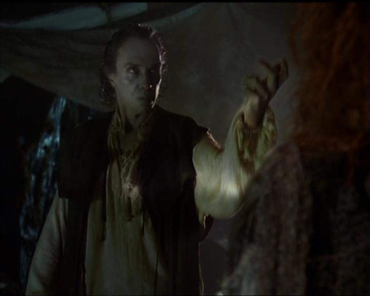 Charmed-Online_dot_net-5x01-2AWitchTail1173.jpg