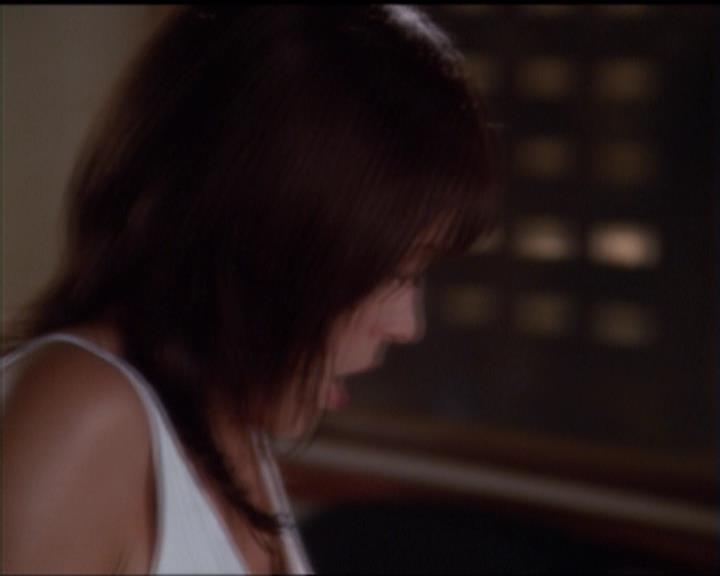 Charmed-Online_dot_net-5x01-2AWitchTail1431.jpg