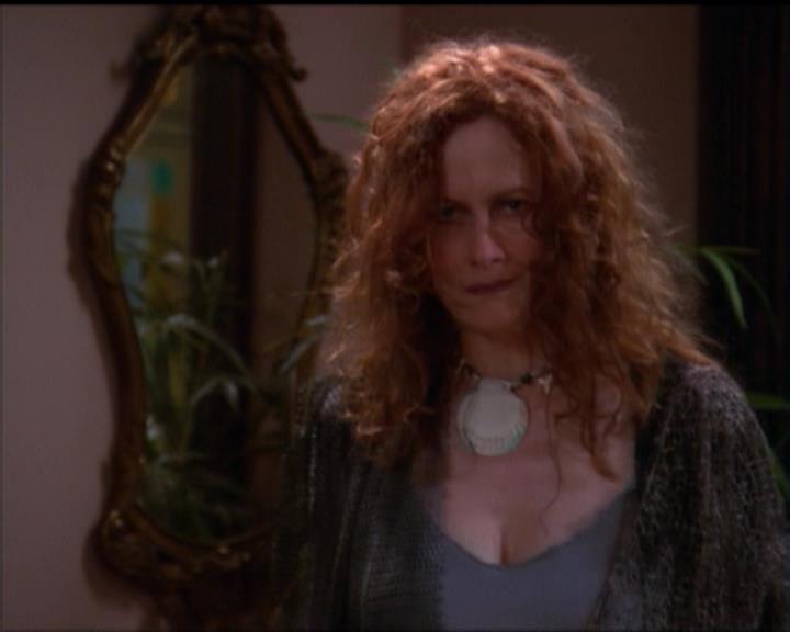 Charmed-Online_dot_net-5x01-2AWitchTail1588.jpg