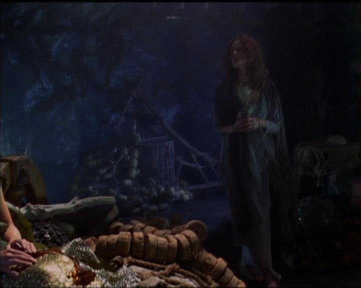 Charmed-Online_dot_net-5x01-2AWitchTail1756.jpg