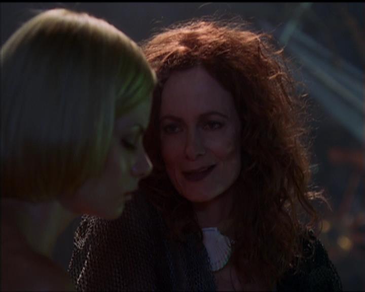 Charmed-Online_dot_net-5x01-2AWitchTail1769.jpg