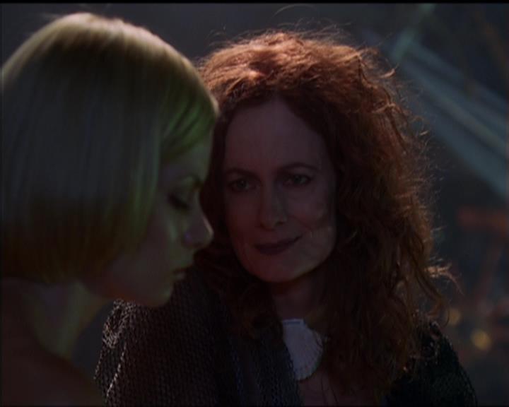 Charmed-Online_dot_net-5x01-2AWitchTail1770.jpg
