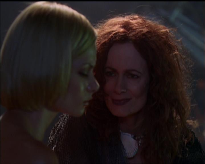Charmed-Online_dot_net-5x01-2AWitchTail1778.jpg