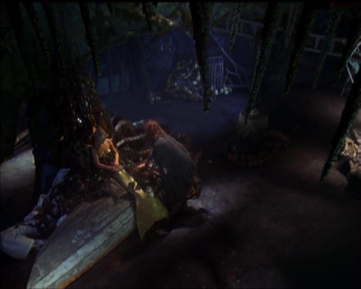 Charmed-Online_dot_net-5x01-2AWitchTail1787.jpg