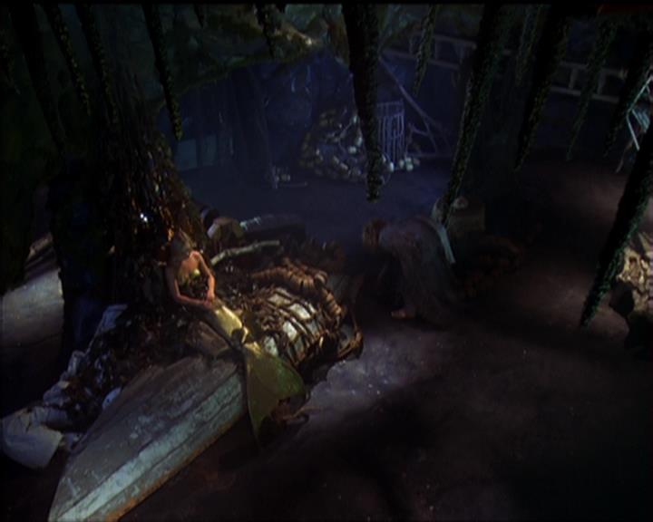 Charmed-Online_dot_net-5x01-2AWitchTail1791.jpg