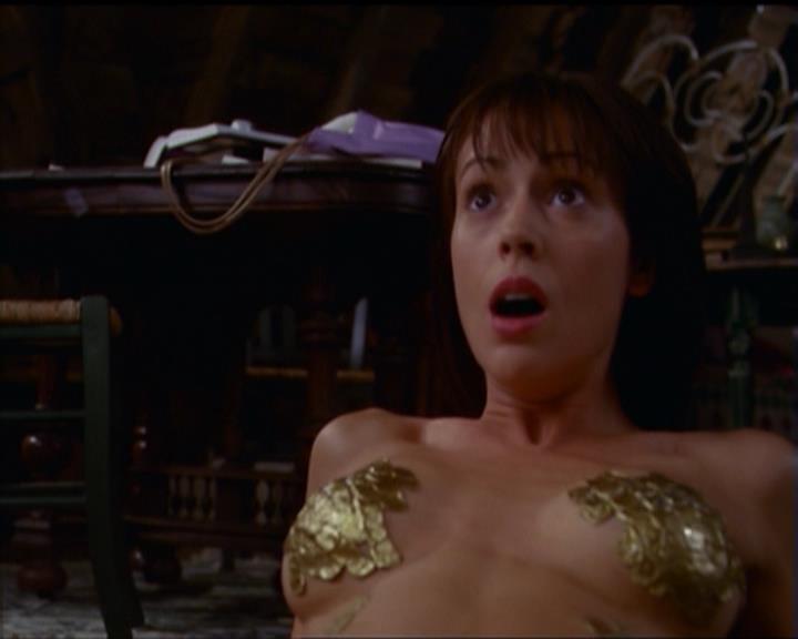 Charmed-Online_dot_net-5x01-2AWitchTail2070.jpg