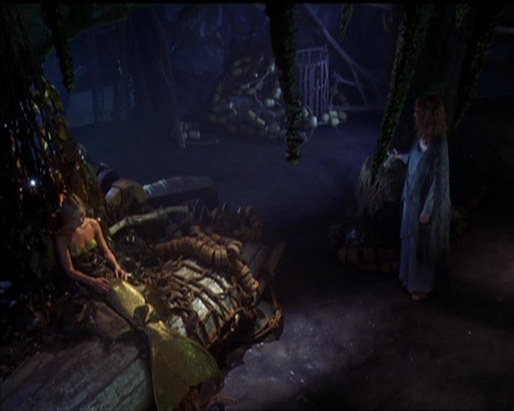 Charmed-Online_dot_net-5x01-2AWitchTail2197.jpg
