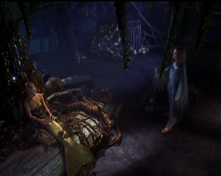 Charmed-Online_dot_net-5x01-2AWitchTail2198.jpg