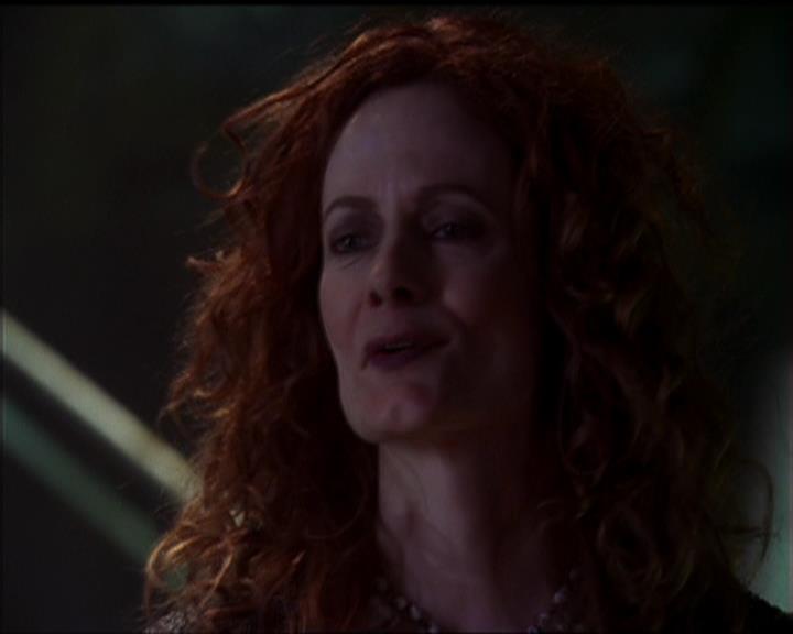 Charmed-Online_dot_net-5x01-2AWitchTail2200.jpg