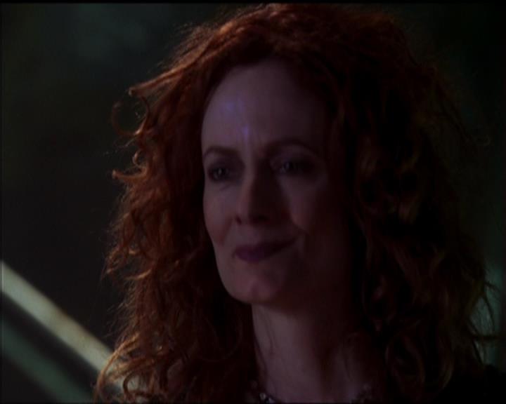 Charmed-Online_dot_net-5x01-2AWitchTail2201.jpg