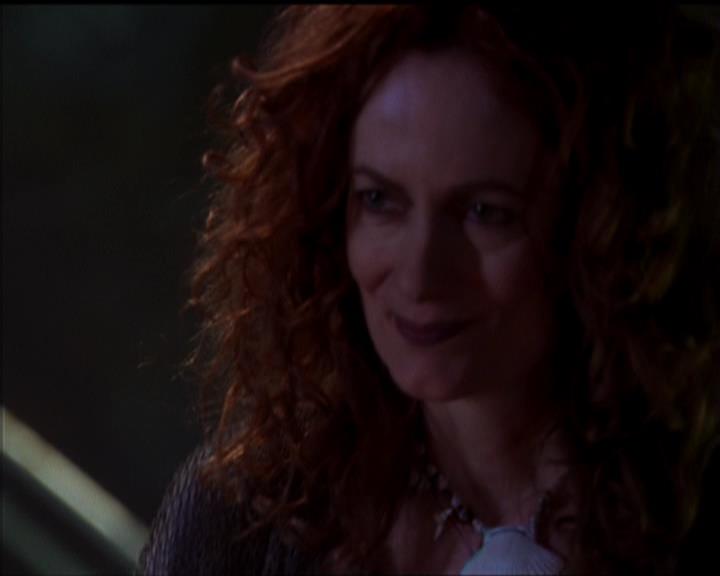 Charmed-Online_dot_net-5x01-2AWitchTail2203.jpg