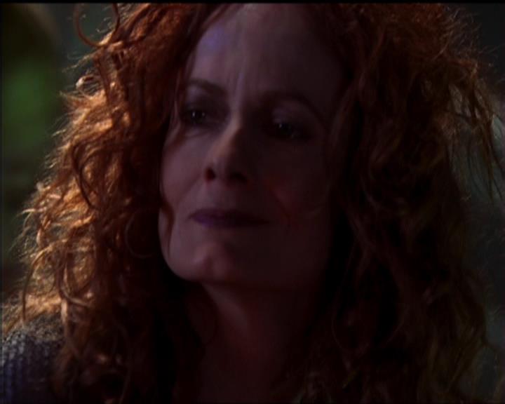 Charmed-Online_dot_net-5x01-2AWitchTail2205.jpg