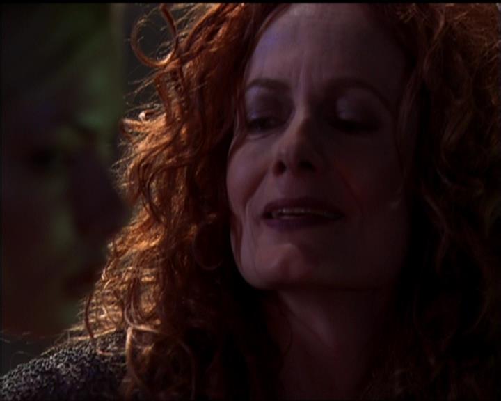 Charmed-Online_dot_net-5x01-2AWitchTail2208.jpg