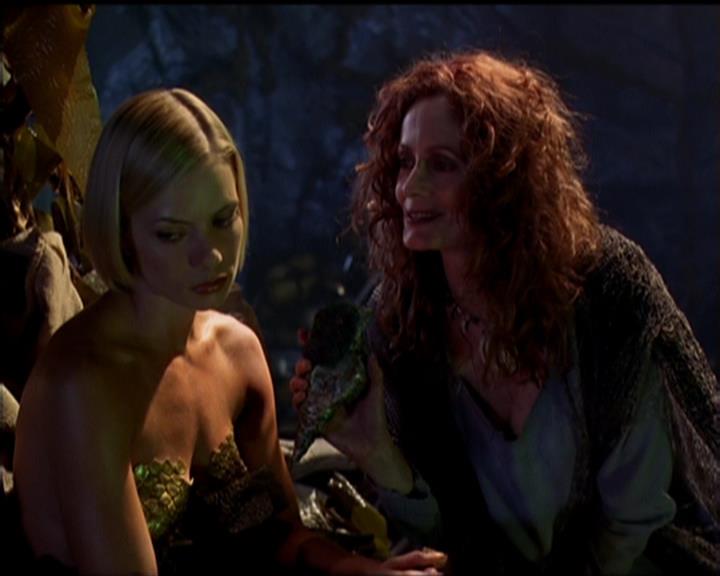 Charmed-Online_dot_net-5x01-2AWitchTail2212.jpg