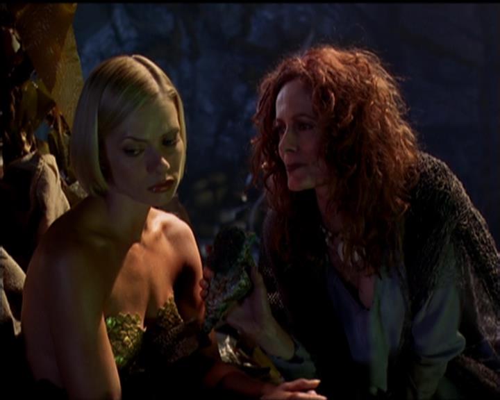 Charmed-Online_dot_net-5x01-2AWitchTail2216.jpg