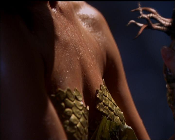 Charmed-Online_dot_net-5x01-2AWitchTail2227.jpg
