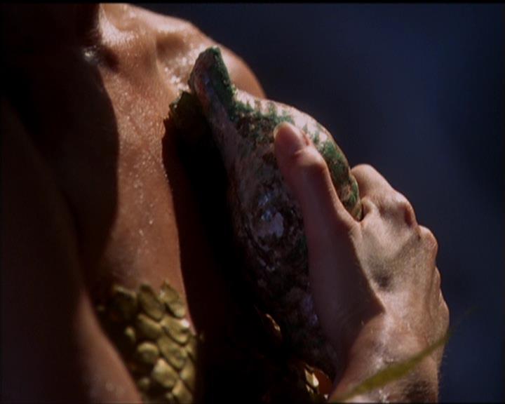 Charmed-Online_dot_net-5x01-2AWitchTail2231.jpg