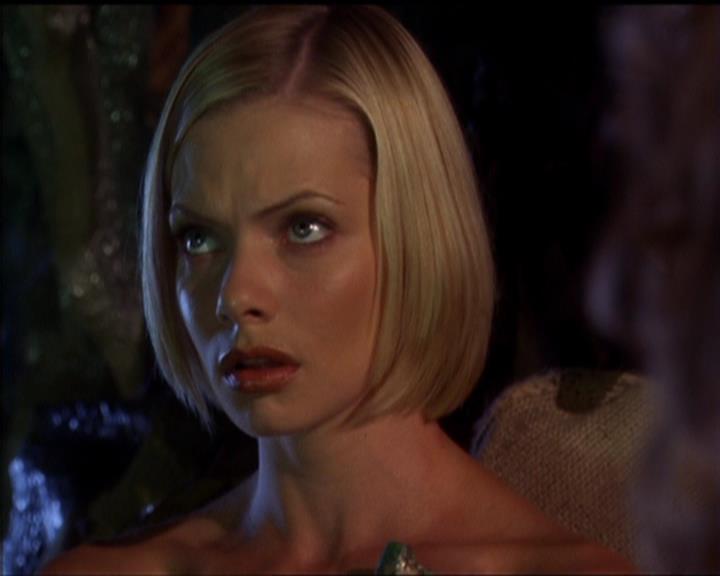 Charmed-Online_dot_net-5x01-2AWitchTail2234.jpg