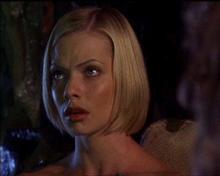 Charmed-Online_dot_net-5x01-2AWitchTail2235.jpg