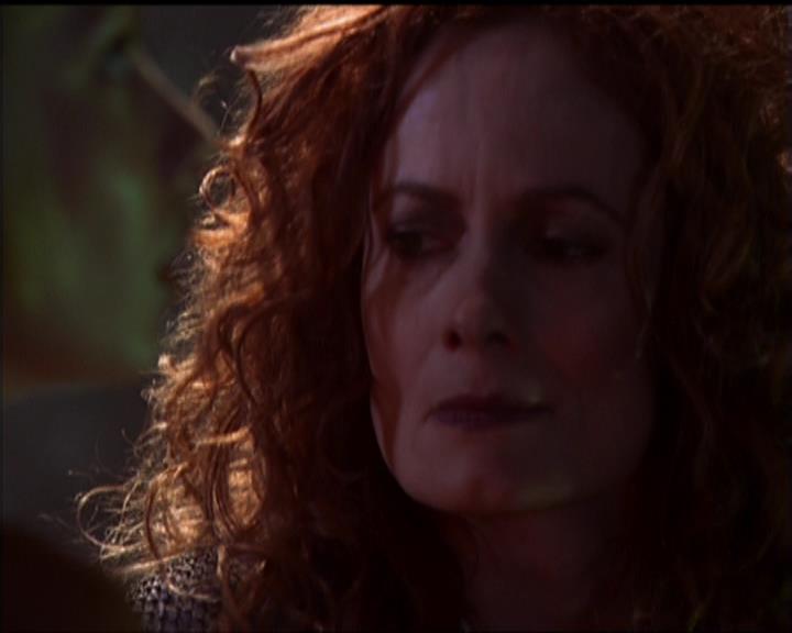 Charmed-Online_dot_net-5x01-2AWitchTail2237.jpg
