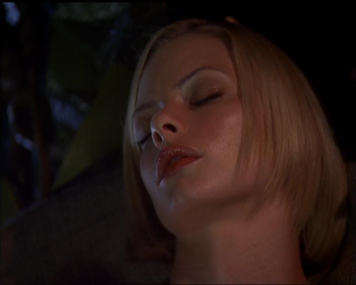 Charmed-Online_dot_net-5x01-2AWitchTail2269.jpg