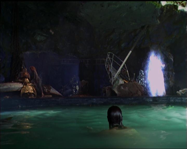 Charmed-Online_dot_net-5x01-2AWitchTail2272.jpg