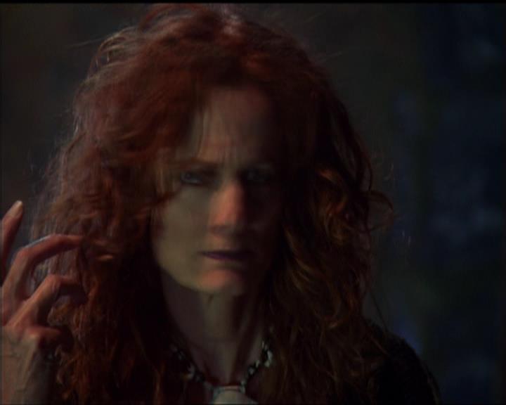 Charmed-Online_dot_net-5x01-2AWitchTail2291.jpg