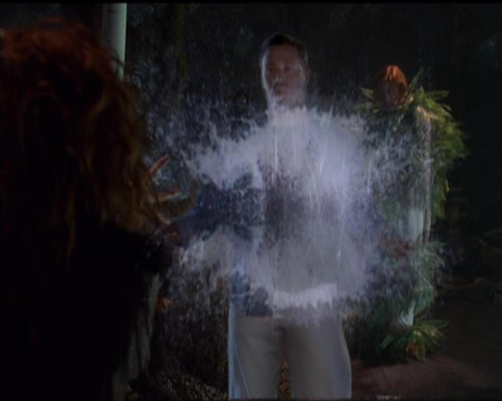 Charmed-Online_dot_net-5x01-2AWitchTail2296.jpg