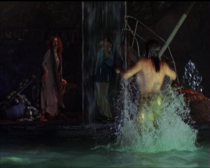 Charmed-Online_dot_net-5x01-2AWitchTail2301.jpg