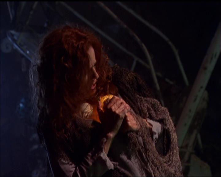 Charmed-Online_dot_net-5x01-2AWitchTail2304.jpg