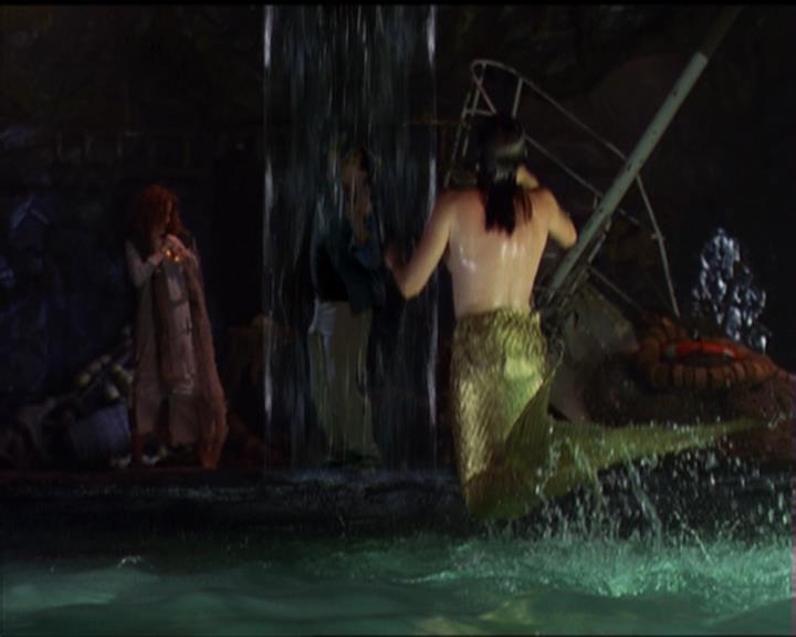 Charmed-Online_dot_net-5x01-2AWitchTail2306.jpg