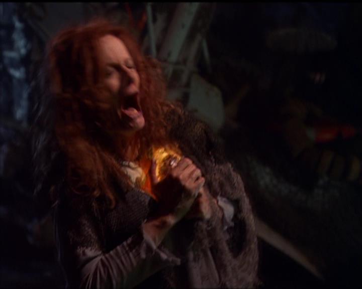 Charmed-Online_dot_net-5x01-2AWitchTail2309.jpg