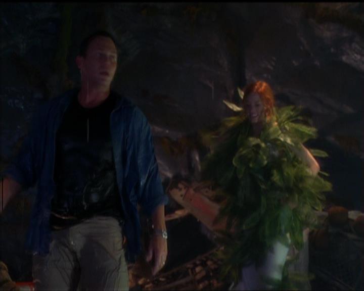 Charmed-Online_dot_net-5x01-2AWitchTail2317.jpg