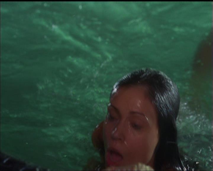Charmed-Online_dot_net-5x01-2AWitchTail2320.jpg