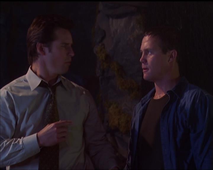 Charmed-Online_dot_net-5x01-2AWitchTail2350.jpg